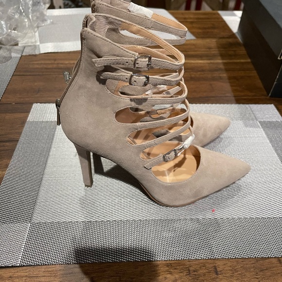 🌟🌟Beautiful Sexy Strappy Heel - Picture 3 of 6